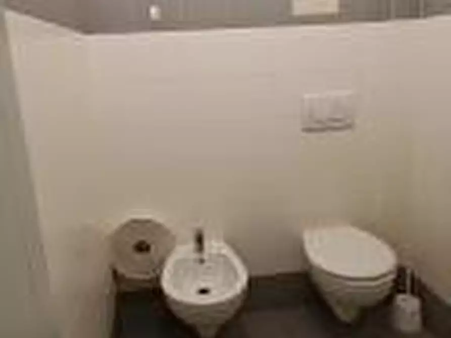 Immagine 13 di Ufficio in affitto  a Pisa