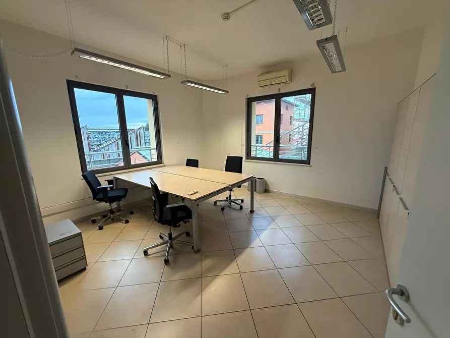 Immagine 4 di Ufficio in affitto  a Pisa