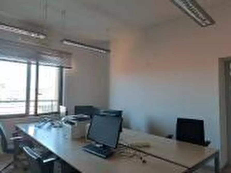Immagine 11 di Ufficio in affitto  a Pisa