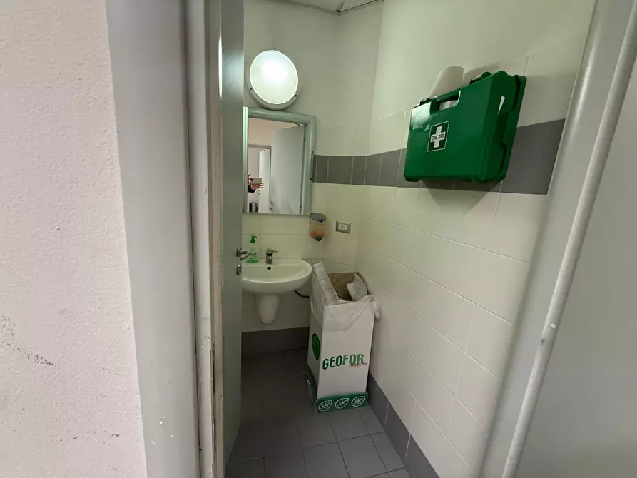 Immagine 12 di Ufficio in affitto  a Pisa