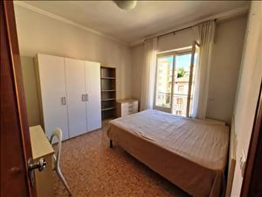 Immagine 12 di Appartamento in vendita  a Siena