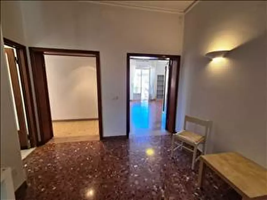 Immagine 10 di Appartamento in vendita  a Siena