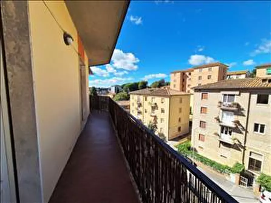 Immagine 16 di Appartamento in vendita  a Siena