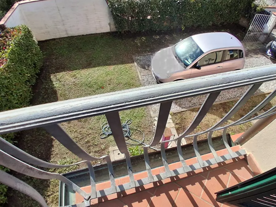 Immagine 11 di Casa bifamiliare in vendita  a Capannori