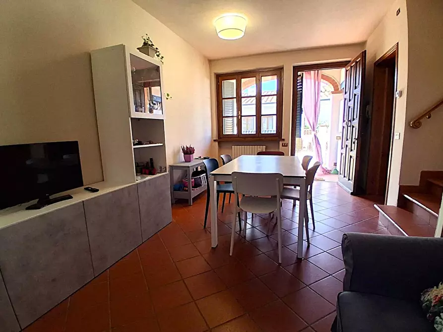 Immagine 7 di Casa bifamiliare in vendita  a Capannori