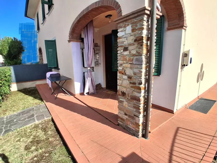 Immagine 2 di Casa bifamiliare in vendita  a Capannori