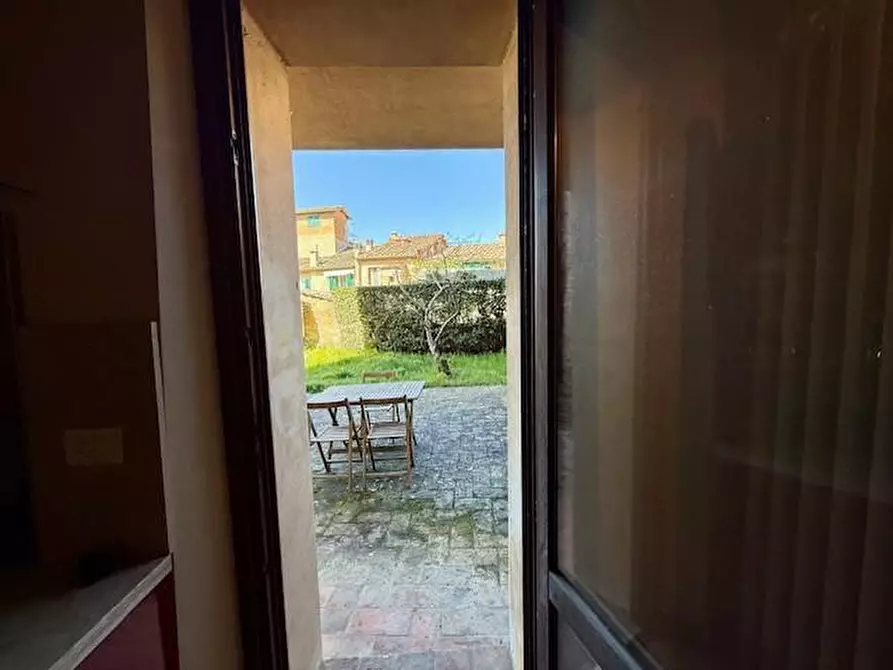 Immagine 3 di Appartamento in vendita  a Siena