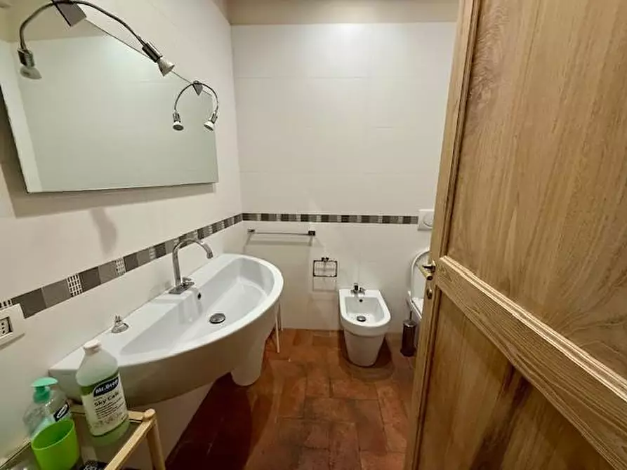 Immagine 20 di Appartamento in vendita  a Siena