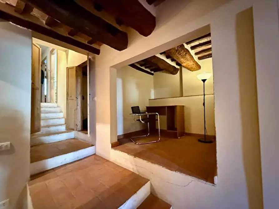 Immagine 11 di Appartamento in vendita  a Siena