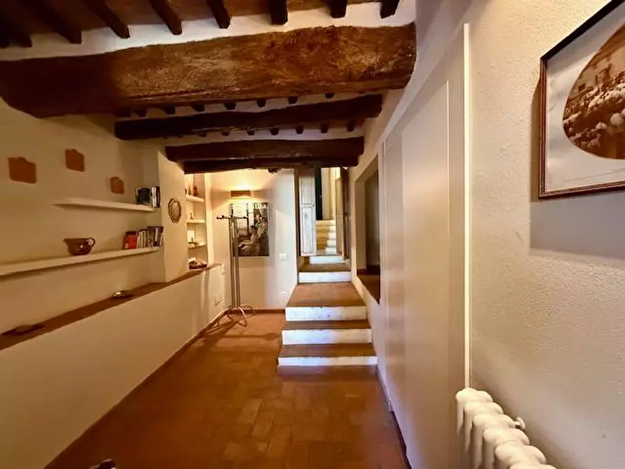 Immagine 9 di Appartamento in vendita  a Siena