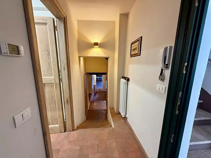 Immagine 27 di Appartamento in vendita  a Siena