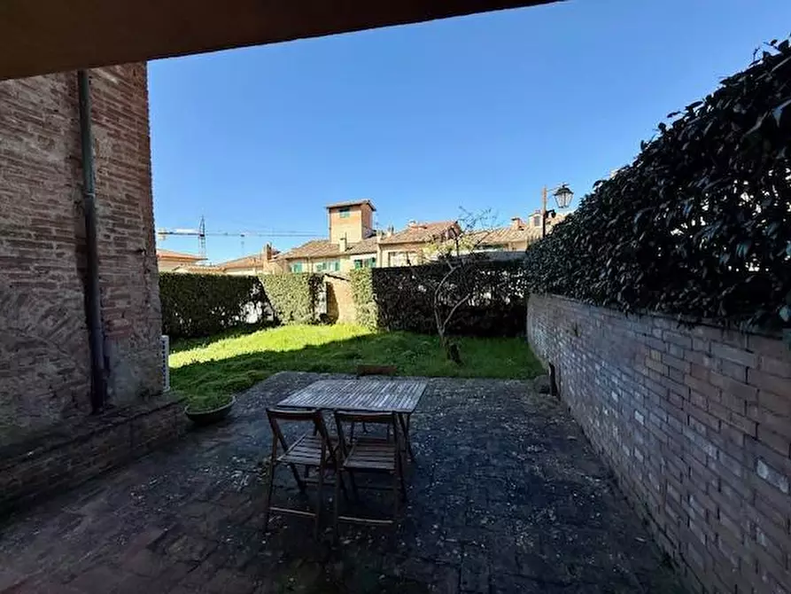 Immagine 4 di Appartamento in vendita  a Siena