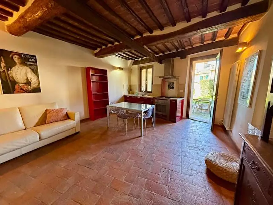 Immagine 13 di Appartamento in vendita  a Siena