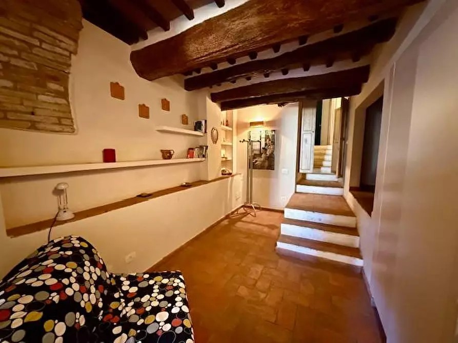 Immagine 8 di Appartamento in vendita  a Siena