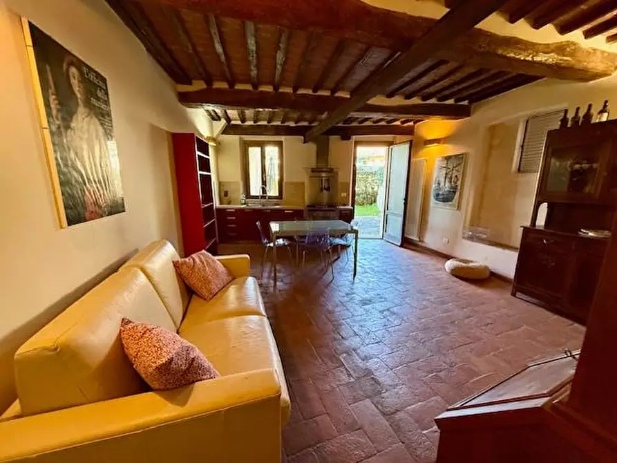 Immagine 1 di Appartamento in vendita  a Siena