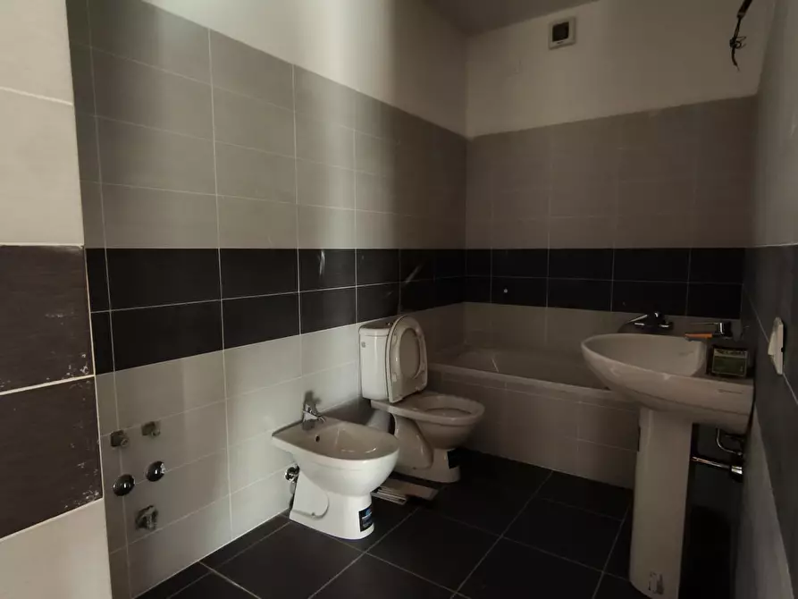 Immagine 6 di Appartamento in vendita  a Carrara