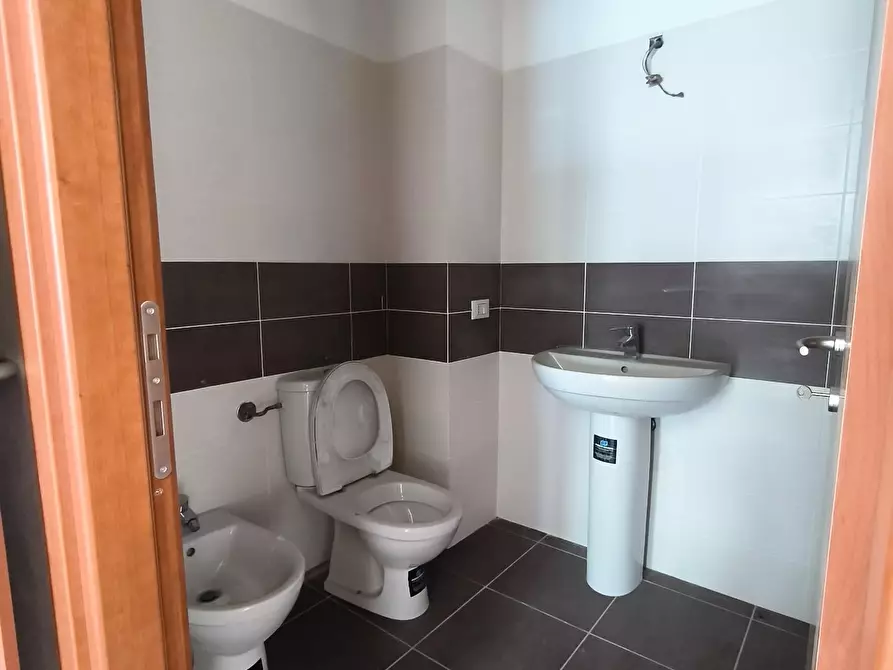 Immagine 4 di Appartamento in vendita  a Carrara