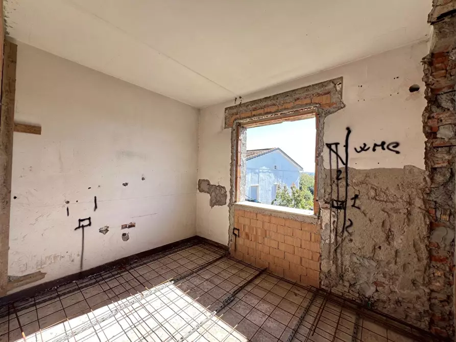 Immagine 27 di Villa in vendita  a Buti