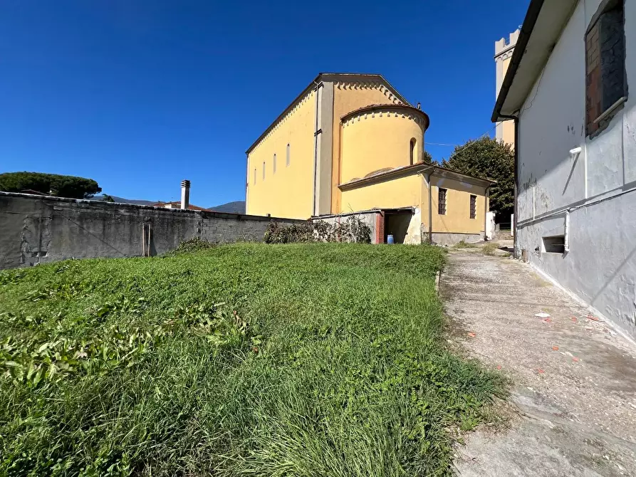 Immagine 11 di Villa in vendita  a Buti