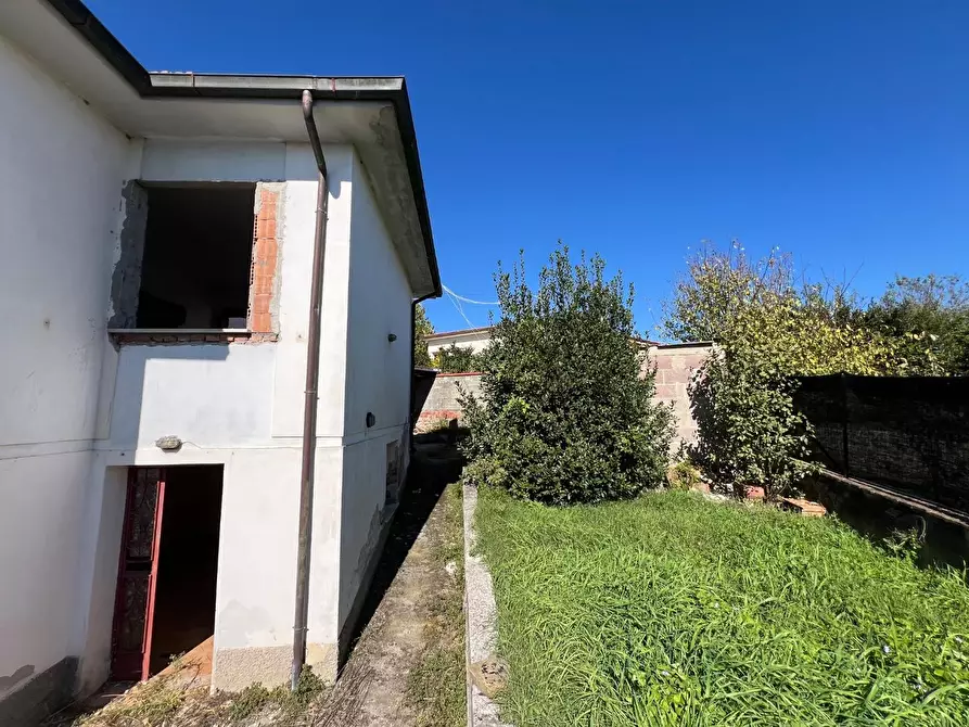 Immagine 12 di Villa in vendita  a Buti