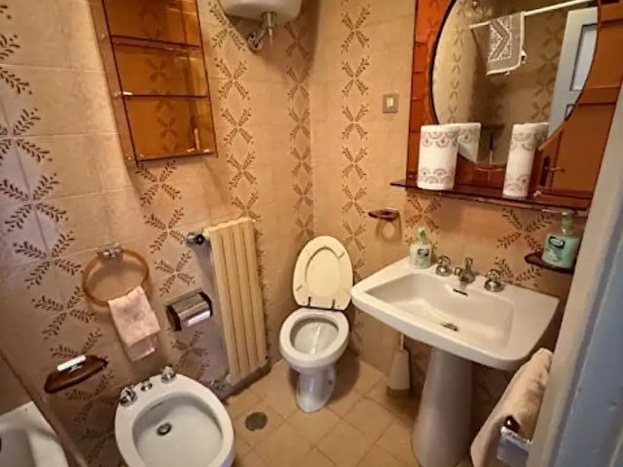 Immagine 37 di Appartamento in vendita  a Siena