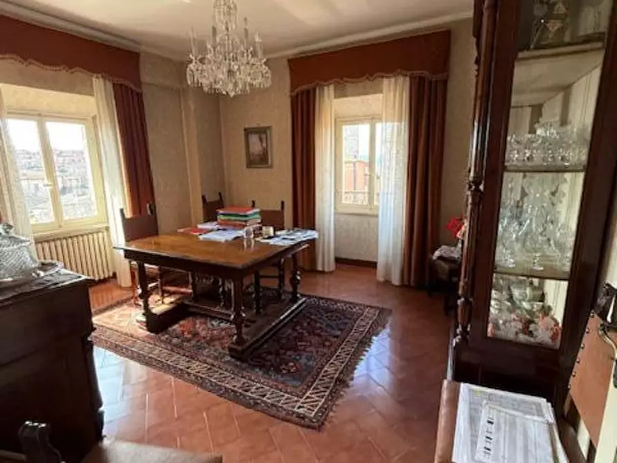 Immagine 46 di Appartamento in vendita  a Siena