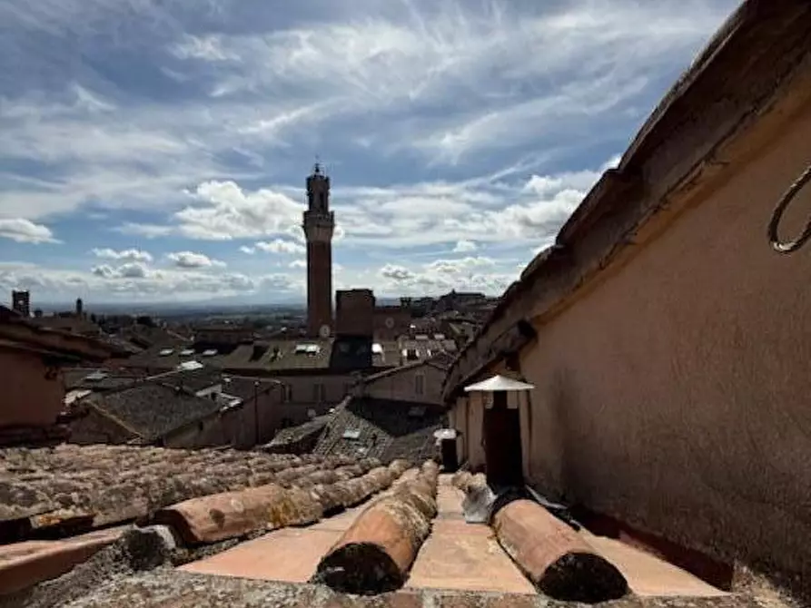 Immagine 4 di Appartamento in vendita  a Siena