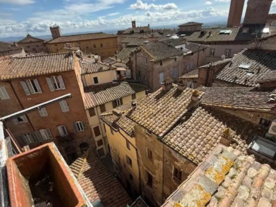 Immagine 19 di Appartamento in vendita  a Siena