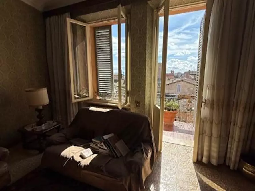 Immagine 16 di Appartamento in vendita  a Siena