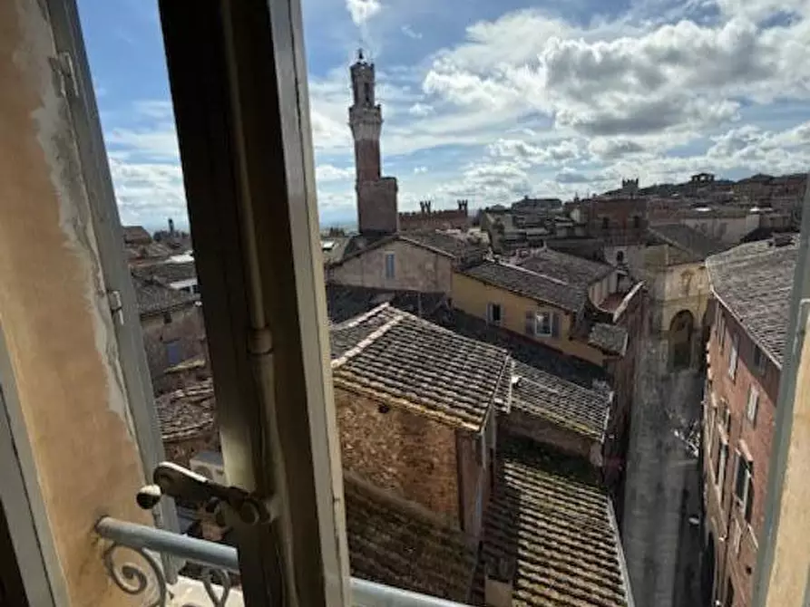Immagine 50 di Appartamento in vendita  a Siena