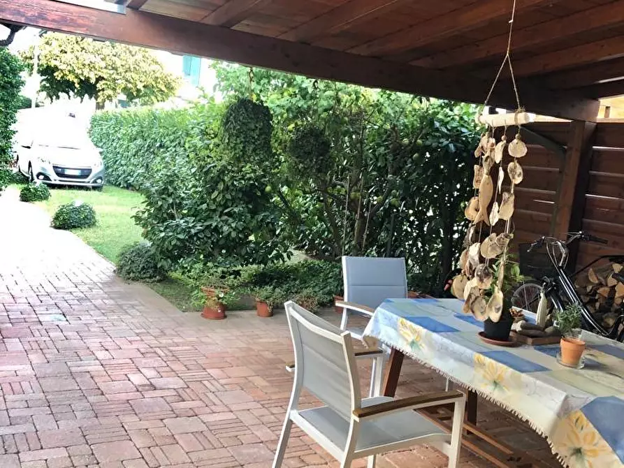 Immagine 27 di Villetta a schiera in vendita  a Camaiore