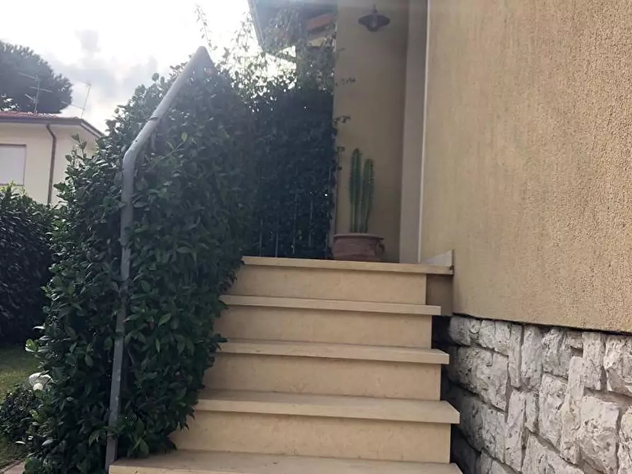 Immagine 34 di Villetta a schiera in vendita  a Camaiore