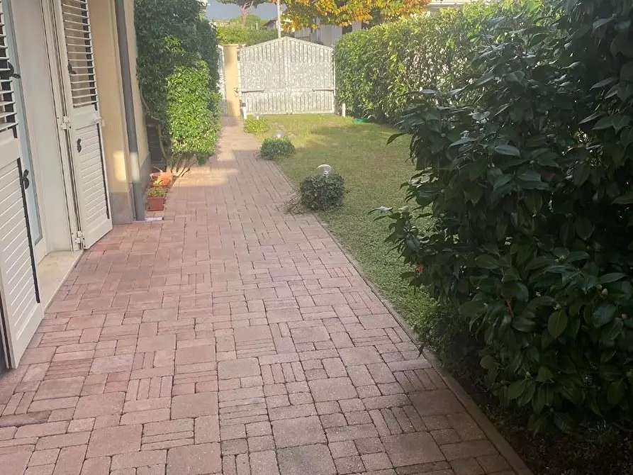 Immagine 59 di Villetta a schiera in vendita  a Camaiore