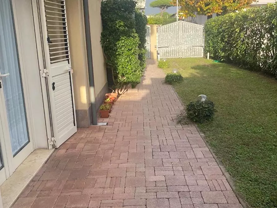 Immagine 4 di Villetta a schiera in vendita  a Camaiore