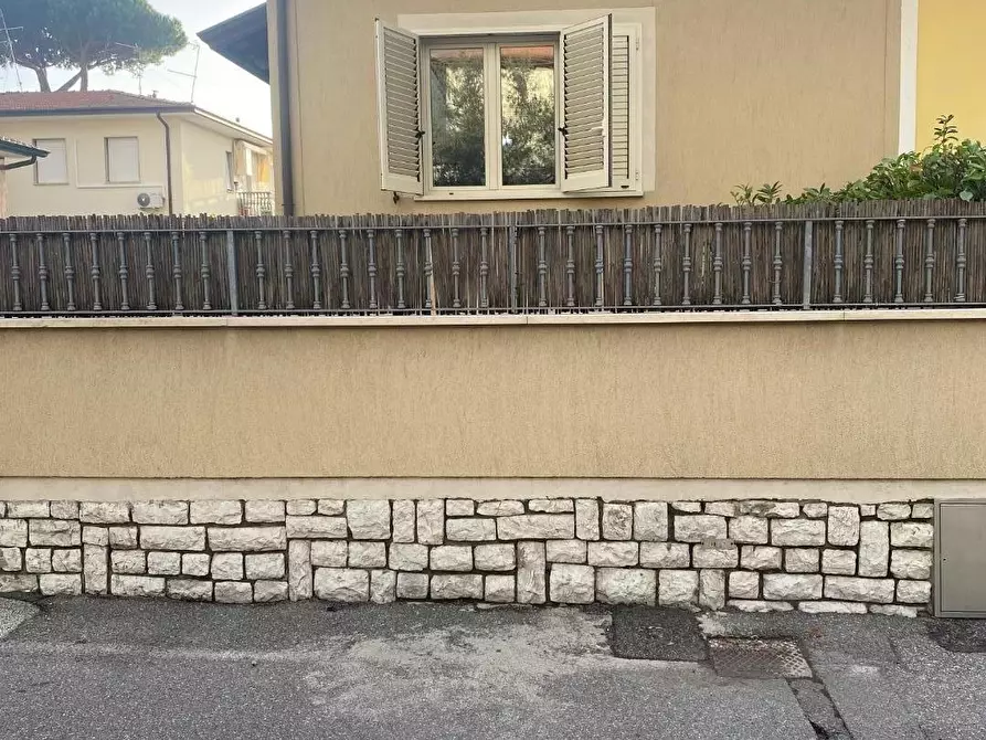 Immagine 45 di Villetta a schiera in vendita  a Camaiore