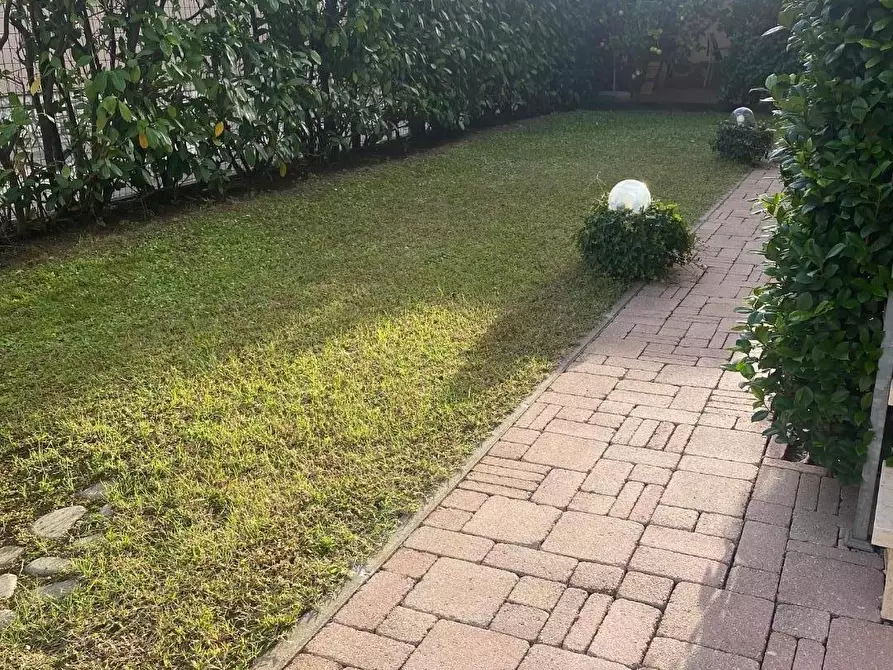 Immagine 56 di Villetta a schiera in vendita  a Camaiore