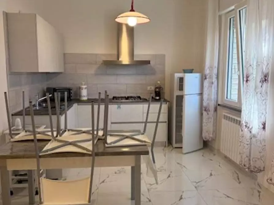 Immagine 5 di Appartamento in affitto  a Carrara