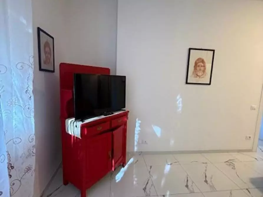 Immagine 3 di Appartamento in affitto  a Carrara