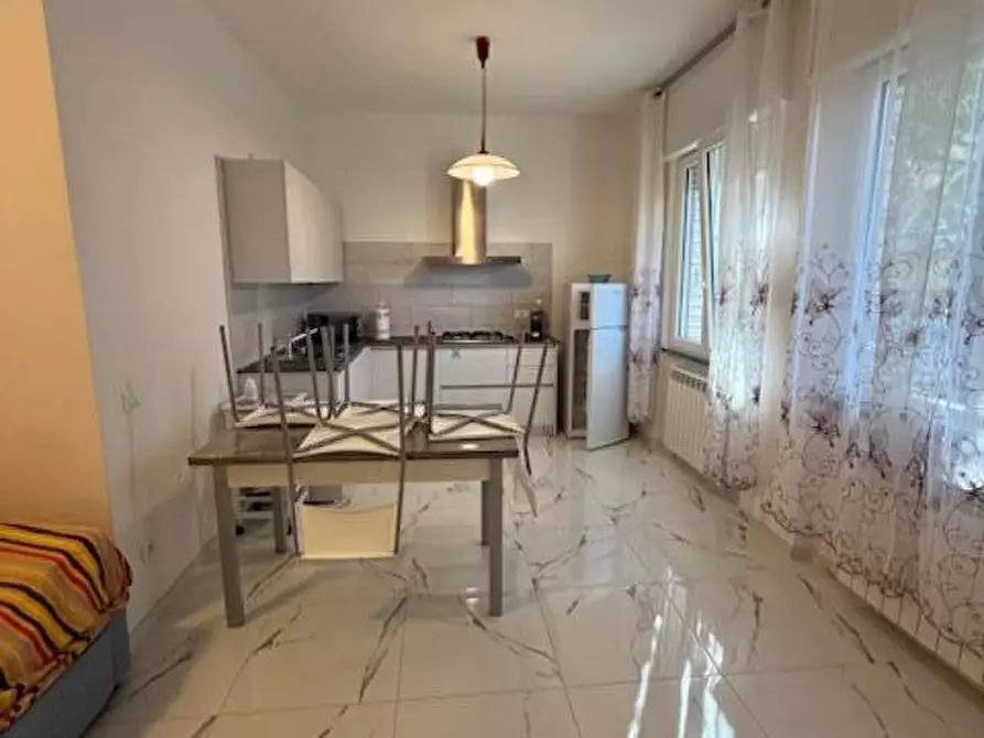 Immagine 4 di Appartamento in affitto  a Carrara