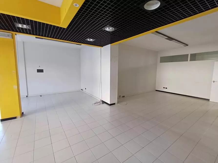 Immagine 4 di Locale commerciale in vendita  a Empoli