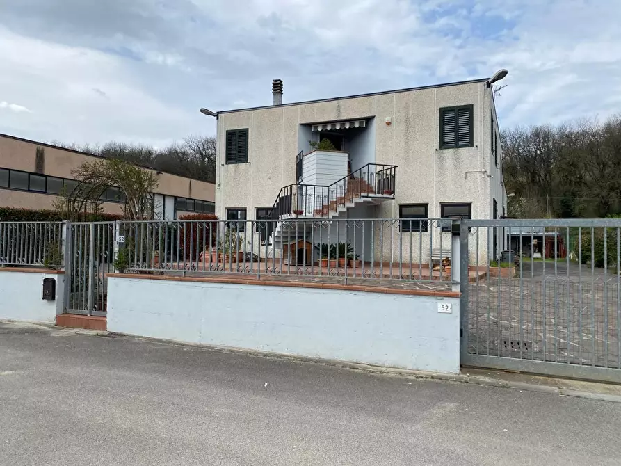 Immagine 1 di Attività artigianale in affitto  a Colle Di Val D'elsa