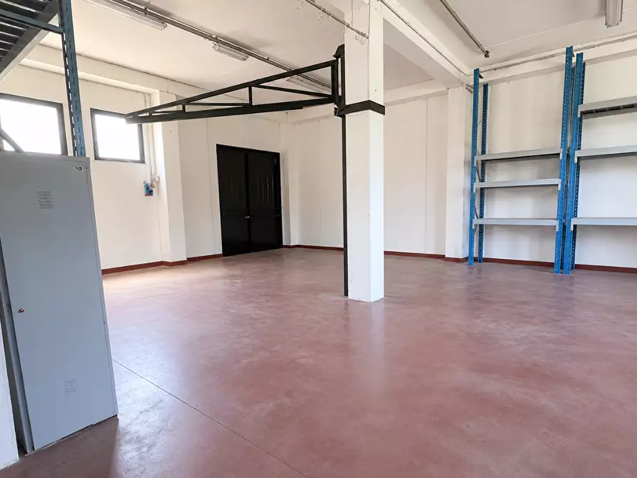 Immagine 5 di Attività artigianale in affitto  a Colle Di Val D'elsa