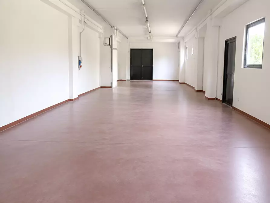 Immagine 6 di Attività artigianale in affitto  a Colle Di Val D'elsa