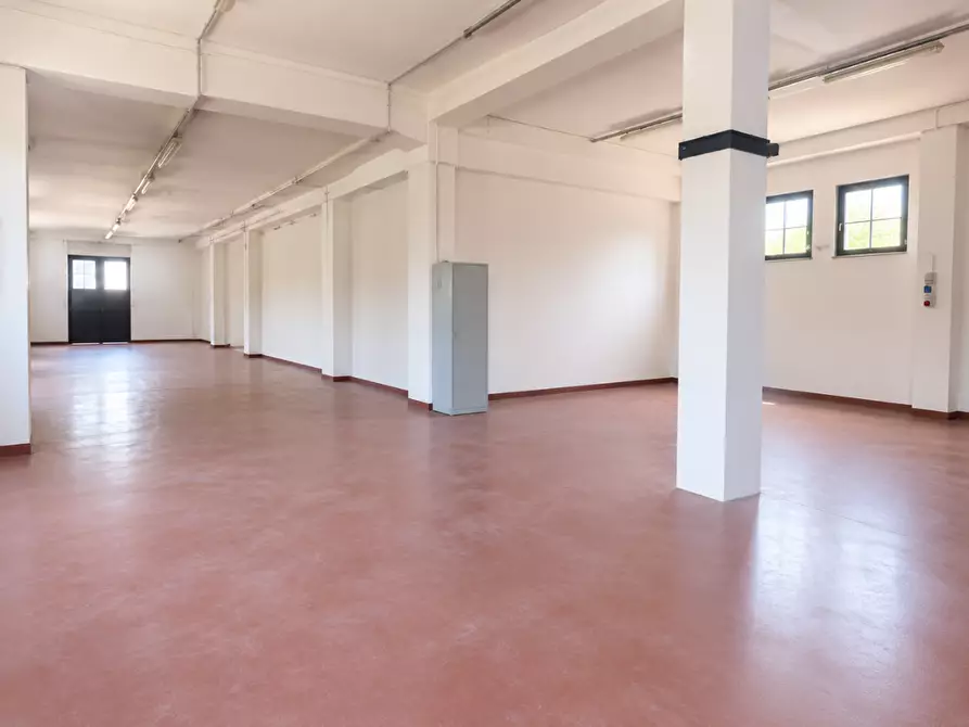 Immagine 7 di Attività artigianale in affitto  a Colle Di Val D'elsa