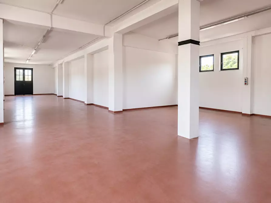 Immagine 8 di Attività artigianale in affitto  a Colle Di Val D'elsa