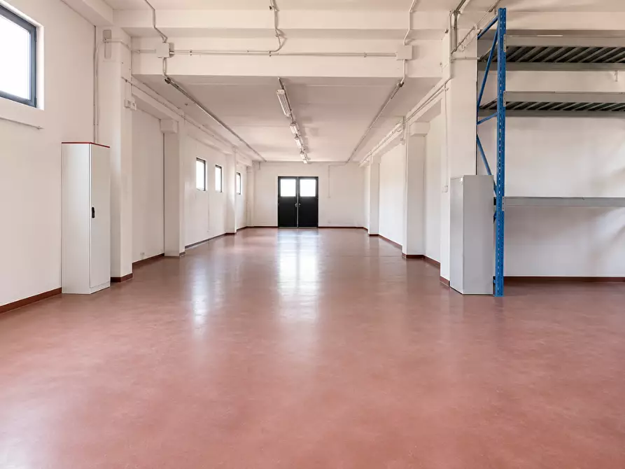 Immagine 9 di Attività artigianale in affitto  a Colle Di Val D'elsa