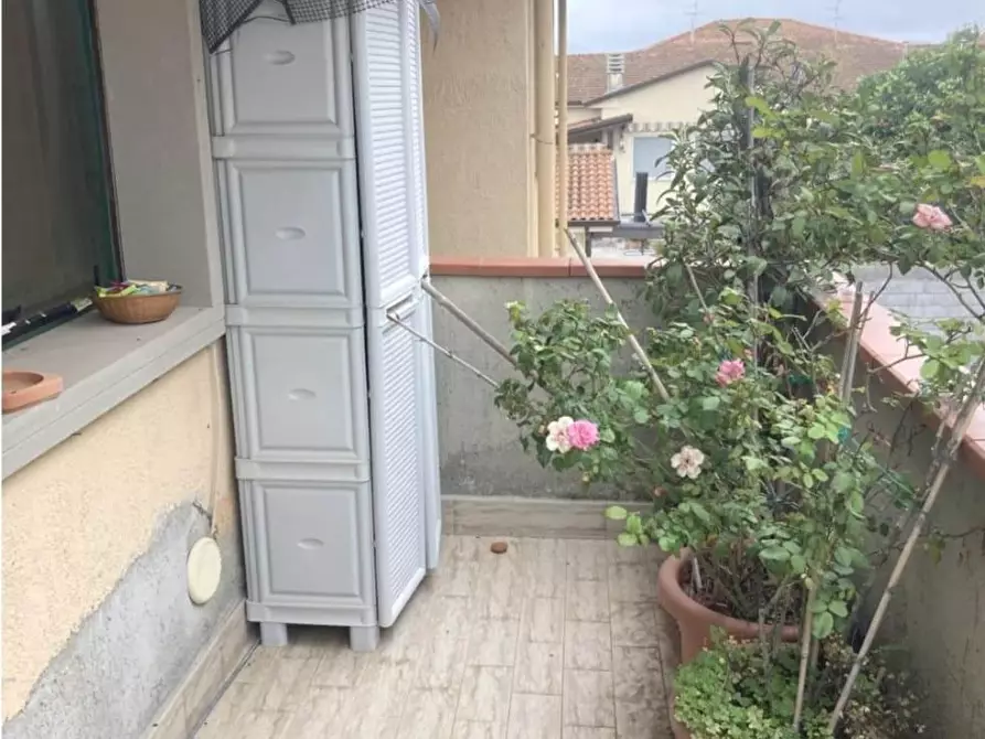 Immagine 10 di Appartamento in vendita  a Viareggio