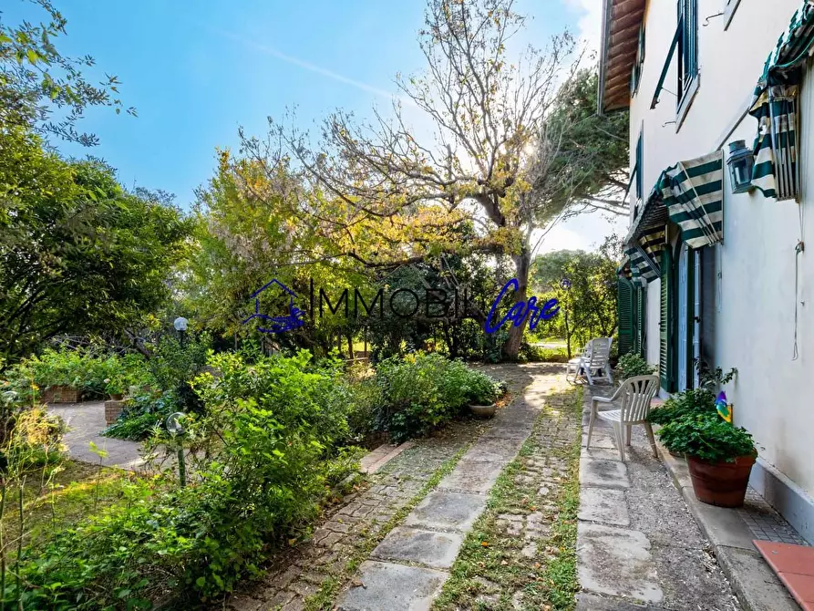 Immagine 2 di Porzione di casa in vendita  a Livorno