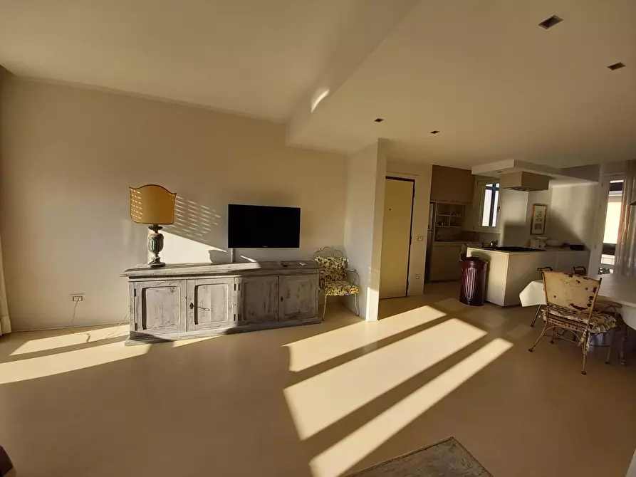 Immagine 15 di Appartamento in vendita  a Camaiore