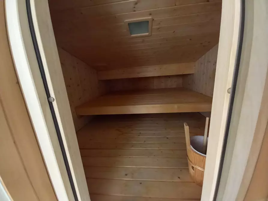 Immagine 18 di Appartamento in vendita  a Camaiore